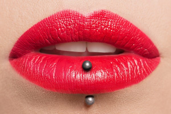 Les dangers du piercing buccal